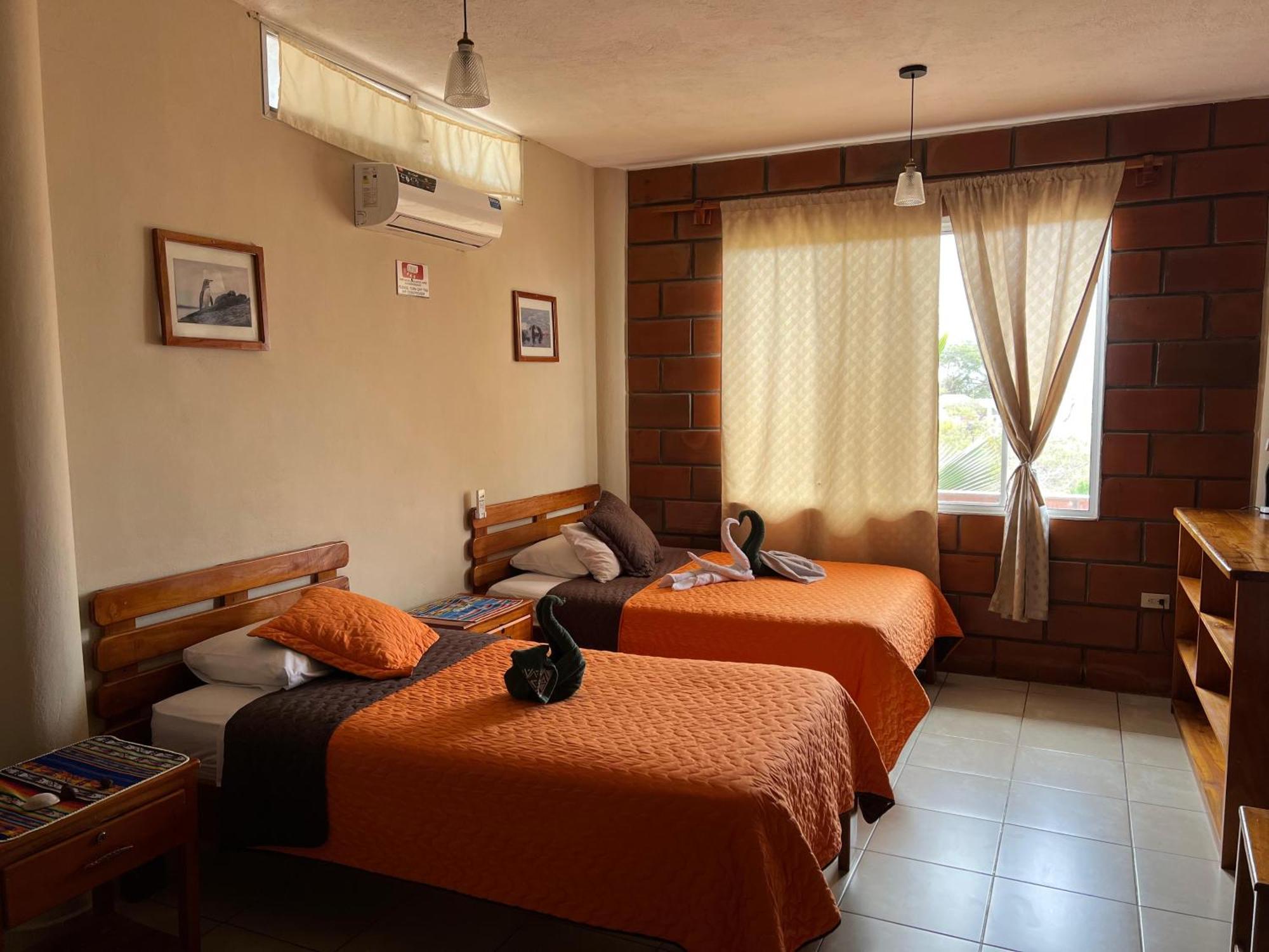 Hostal Cattleya Puerto Baquerizo Moreno Exterior foto