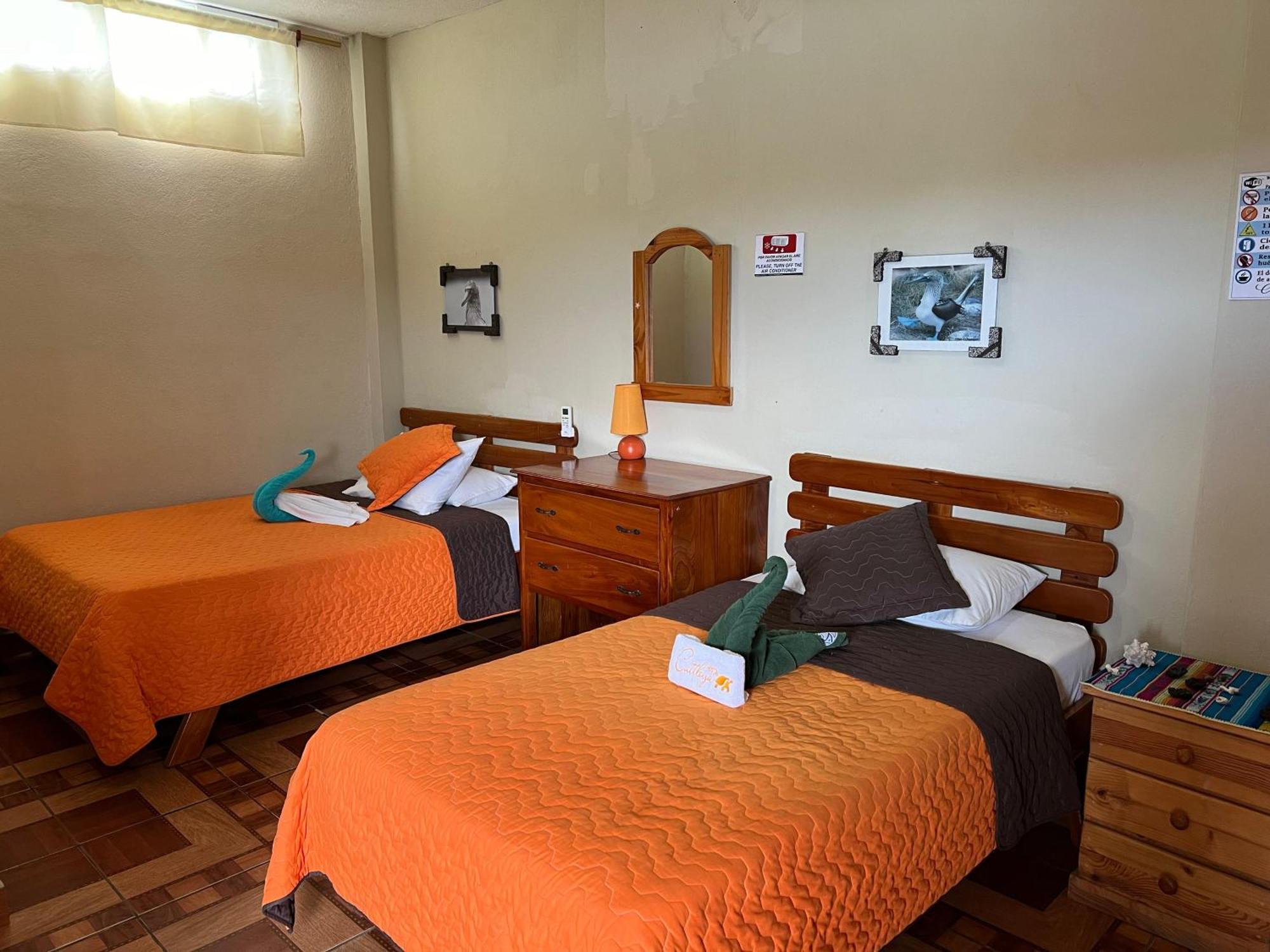 Hostal Cattleya Puerto Baquerizo Moreno Exterior foto
